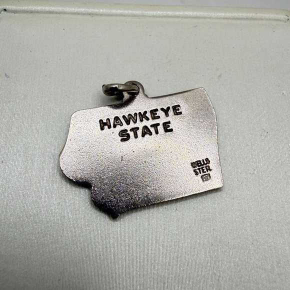 Vintage Wells Sterling Silver IOWA w/ blue enamel state charm/pendant! - Picture 5 of 7